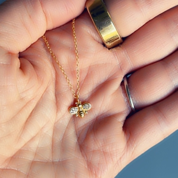 14k Gold Vermeil Dainty Bumble Bee Necklace - Picture 4 of 13